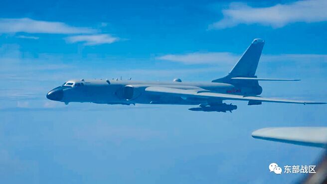 解放軍東部戰區3日在台灣北部、西南、東南海空域組織實戰化聯合演訓。(摘自東部戰區微博)