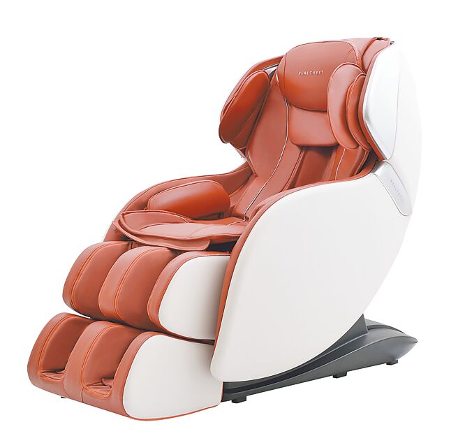 Global Mall新北中和店的tokuyo HEALTHPIT Sofand精品按摩沙发，原价6万5800元，优惠价5万2800元。（Global Mall提供）