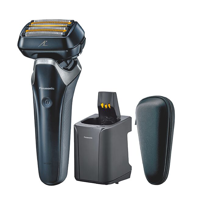 大叶高岛屋的Panasonic全新日本制6枚刃5D浮动刀头电鬍刀(ES-LS9AX-K)，原价2万6800元，特价2万3888元。（大叶高岛屋提供）