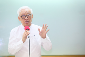 曹興誠「捐30億助台灣國防」 網嗆：先放棄新加坡國籍再說！