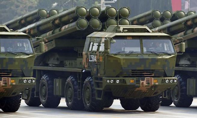 PCL-191多管火箭弹是在2019年中共建政70年大阅兵时首次亮相，它是模组化设计的多管火箭系统，配备8枚370mm火箭，射程350公里。靠台湾较近的浙江湖州与福建厦门都有部署。（图／新华社）