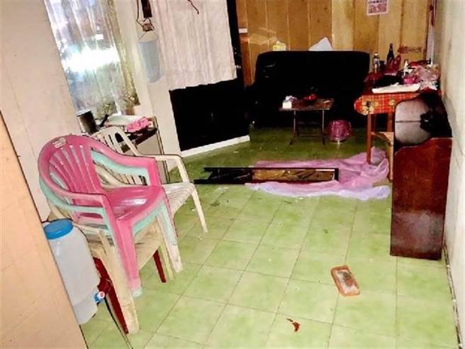 黄格格在郭男小套房内沙发上纵火。（本报资料照片）