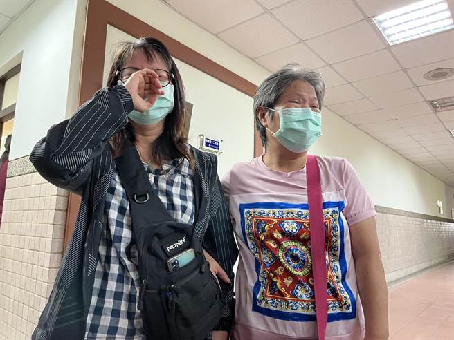 黄姓家属出庭，痛批为什么不是判死刑，强调她们一定会再上诉。（袁庭尧摄）