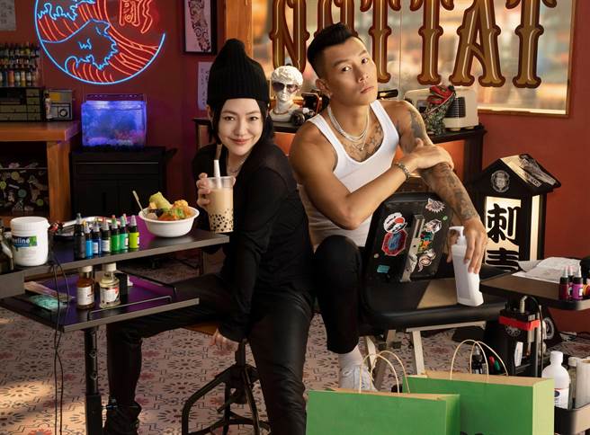 小S（左）与瘦子携手担任代言。（Uber Eats提供）