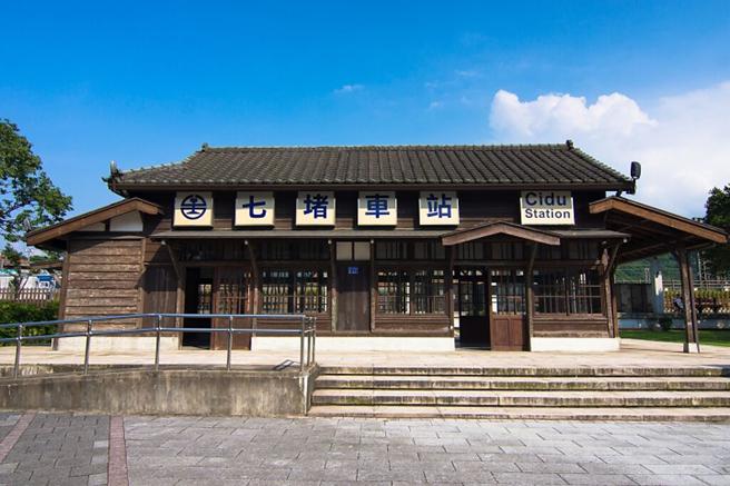 ▲基隆观光巴士「七堵暖暖淡兰秘境一日游」游程，走访七堵车站。　图：基隆市政府／提供