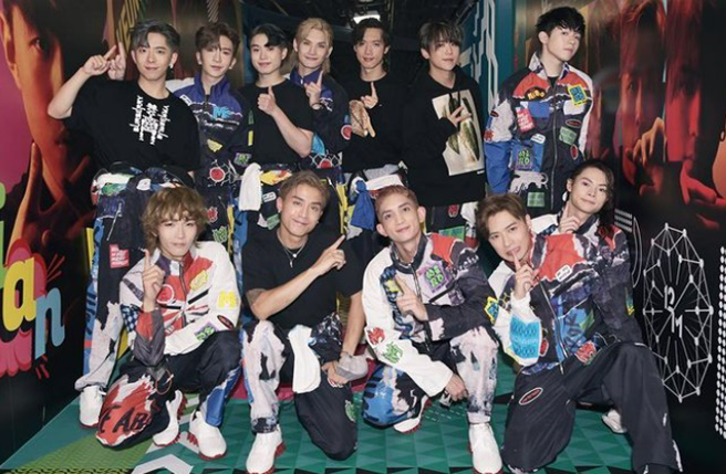 MIRROR演唱会意外后，成员沉默一周陆续发声，以黑底白字发文「不会放弃」。（图/截取自MIRROR IG）