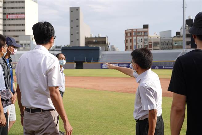 新竹棒球場改善小組討論後，外野打擊視覺區將增高至8.8米並拓寬，提升打者視覺判別。（新竹市政府提供／王惠慧新竹傳真）