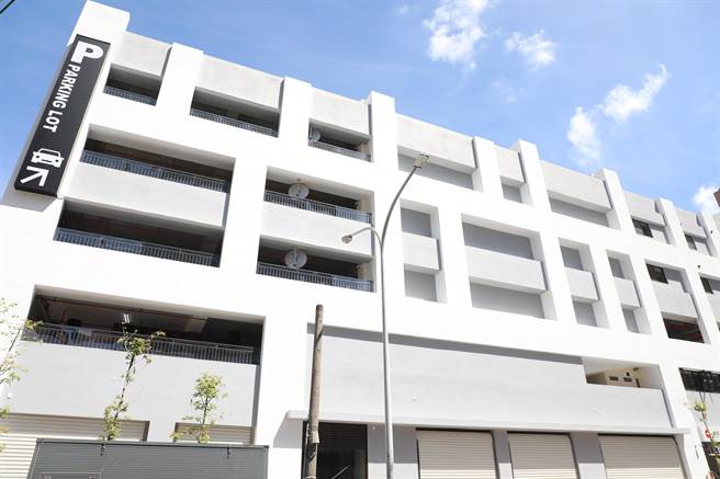 位于台中市西屯路二段、上石北二巷口的「逢甲立体停车场」今天正式启用。（张亦惠摄）