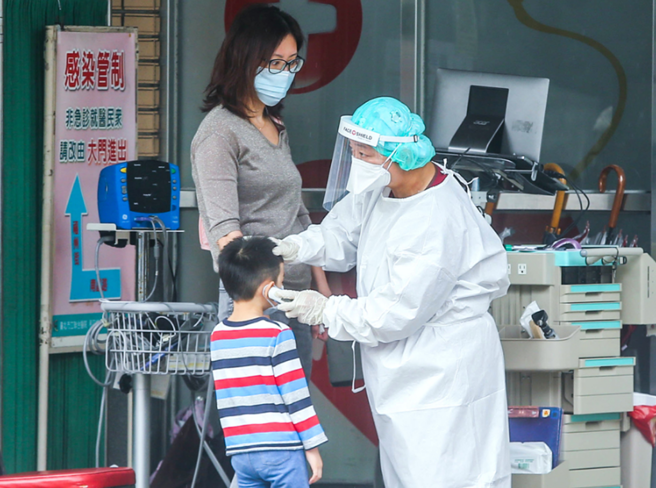 國內今（5日）新增5例孩童多系統發炎症候群（MIS-C）個案，其中1名5歲男童在收治住院隔日出現低血壓、休克，目前仍在加護病房治療中。（圖非新聞當事人／資料照）