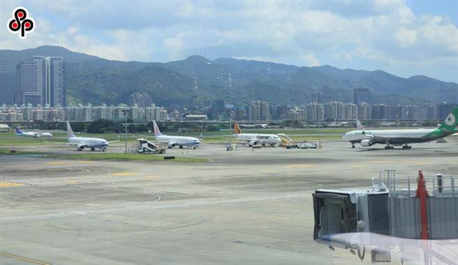 民航局宣布，双十节的离岛管制航线，自8月8日上午9时起开放订位。（本报资料照）