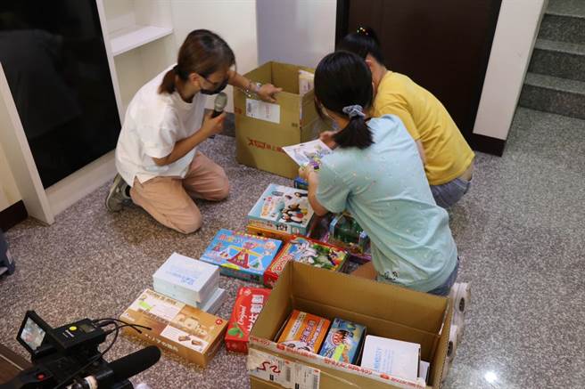 伊甸社会福利基金会与桃园市政府社会局合作，帮助弱势青少年自立脱贫方案，整理师体验课程今登场。（蔡明亘摄）