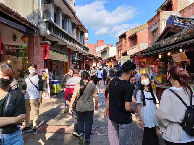 新北市深坑區今年延續多福品牌，結合在地創生、文化、觀光等項目，推出一系列特色小旅行、職人手作DIY課程。（新北市經發局提供）