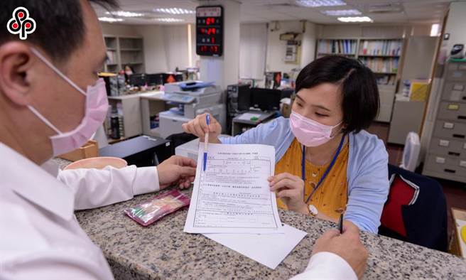 劳动部在今天公告修正「工、渔会办理保险业务补助要点」，把行政事务费补助金额由每人每月12.5元提高至14元，另外仅参加劳职保者过去不列入计算，本次修正也按当月已缴纳劳职保费人数，每人每月补助3元。（报系资料照）