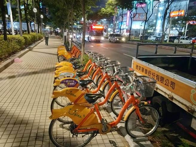 台北市議員戴錫欽表示，6大站夜間調度4020次，其中351次僅調度一輛車，為死守「調度原則」卻浪費人力也擾民。（北市議員戴錫欽辦公室提供／張芷瑜台北傳真）