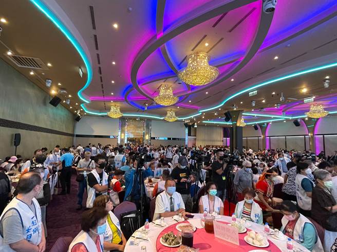 国民党高雄市长候选人柯志恩5日在凤山区和乐宴会馆举办首场千人大会师「柯志恩大家族」见面会，现场热闹滚滚。（资料照/洪浩轩摄）