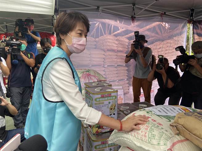 台北市副市長黃珊珊今下午前往觀摩中央舉辦的民生必需品短缺時期配售準備演練。（陳薏云懾）