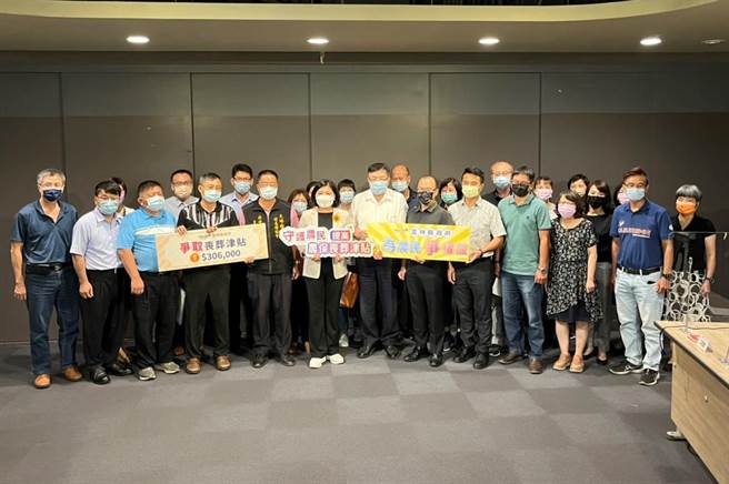 雲林縣20鄉鎮市農會今（5日）陳情雲林縣府呼籲中央盡速修法，農保喪葬津貼應提高至30.6萬元。（周麗蘭攝）