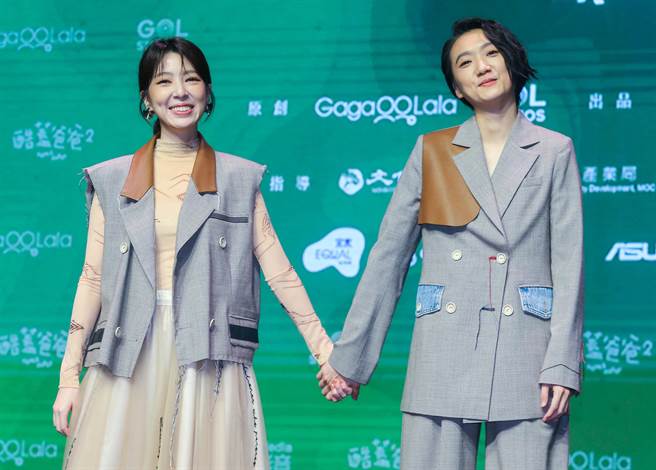 路嘉欣（左）、赵逸岚在最新一季有床戏。（粘耿豪摄）