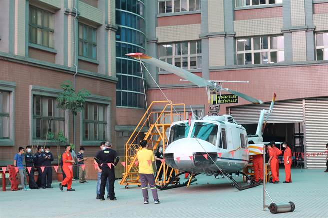 劳动部举办全国技能竞赛，其中飞机修护职类由中华科大协助办理。（邱立雅摄）