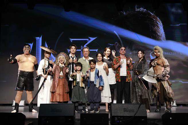 《小子》5日举行杀青发布会，主创和演员群盛装出席。（星泰娱乐提供）