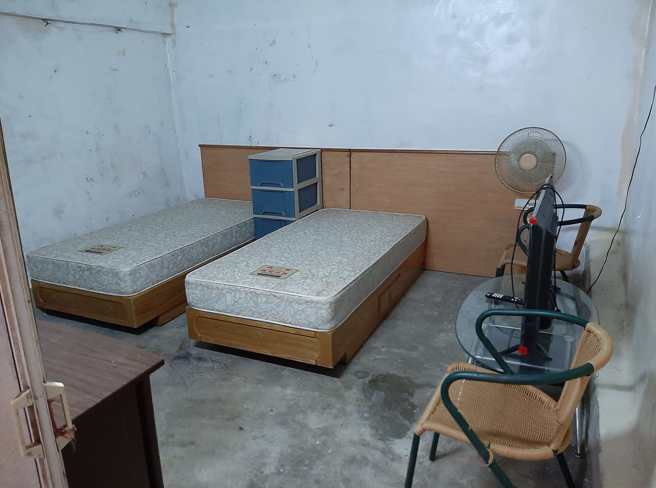 医师苏一峰分享一则租屋广告，开玩笑地说「这其实是防空洞吧」（图／翻摄自苏一峰脸书）