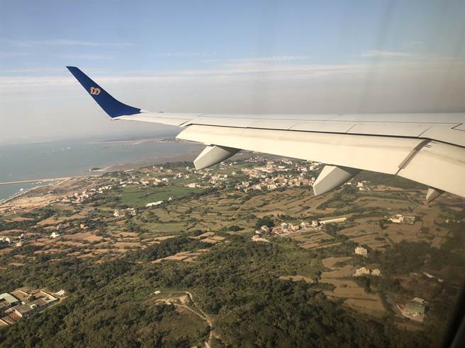 双十3天连假，民航局规画臺金航线提供308架次，共计3万1700个座位数，将于8／8上午9时开放订位。（李金生摄）