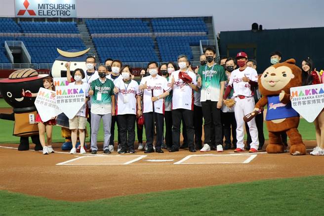 2023世界客家博览会开展倒数1年，今晚乐天集团日结合世客博倒计时特别活动。（蔡明亘摄）