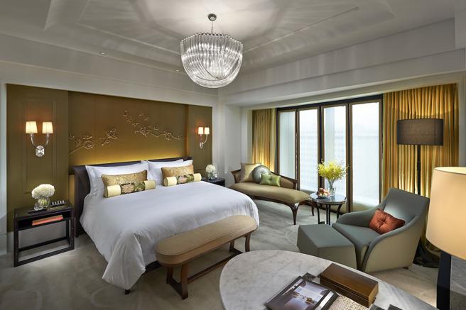 订购晚宴席次2位再加购4000元，即能以38000元整的超值价格，多享受台北文华东方酒店豪华客房住宿1晚及隔日早餐2客。（台北文华东方酒店提供）