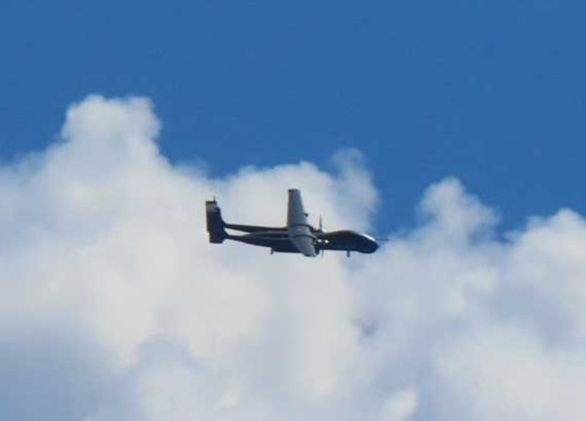 共军BZK-005侦查型无人机，从冲绳、宫古岛间水域穿越至台湾南部划定的射击水域原路折返。(日本防卫省统合幕僚监部)