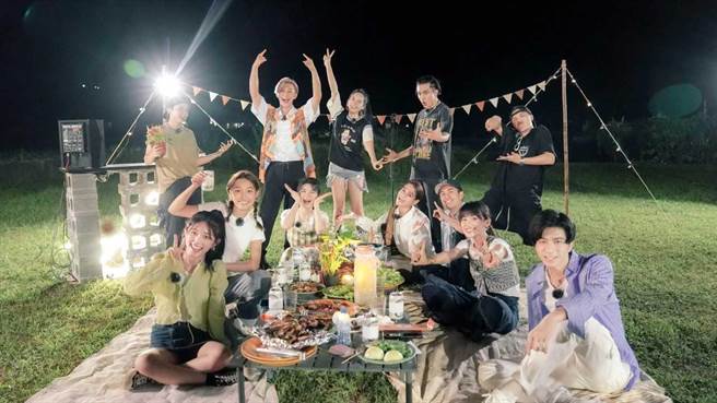 《为你唱情歌》由5男4女年轻创作者聚集一起。（三立提供）