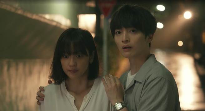 玉森裕太和中村杏将展开职场恋爱。（翻摄自MyVideo）