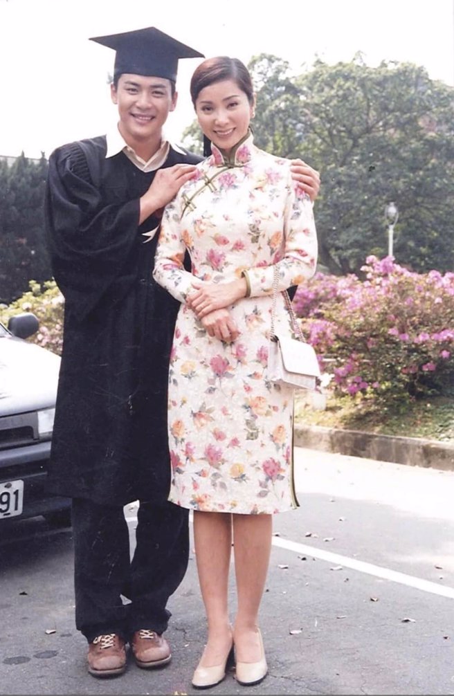 陈美凤7月底曾PO出20年前母子照，男星江宏恩在作品演她儿子。(图/陈美凤 FB)