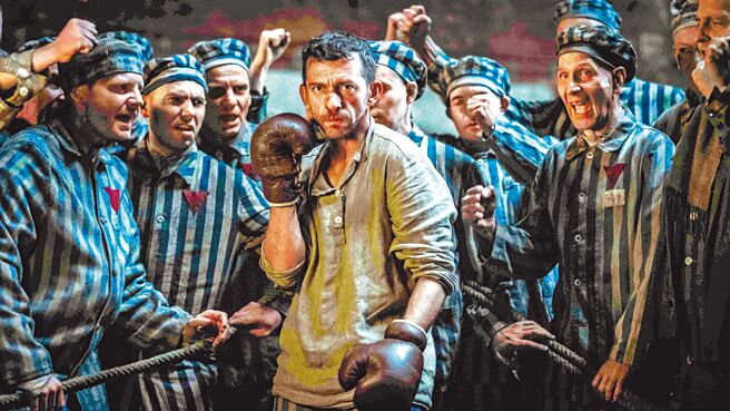 彼得葛洛瓦兹基在集中营参加拳击比赛，宛如是一场场的生命豪赌。（海鹏提供）