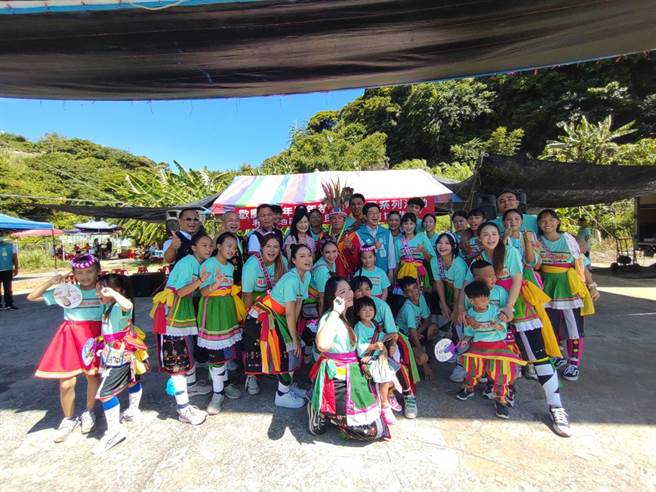 立法委员蔡适应6日赴和平岛参加原住民丰年祭。（张志康摄）