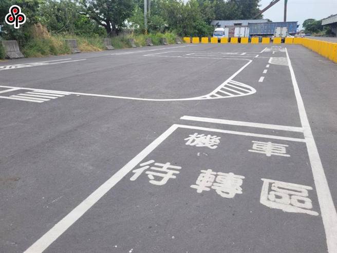 公路总局表示，各监理所站自8月8日起将再度增加机车考照预约名额至少1成。（本报资料照）