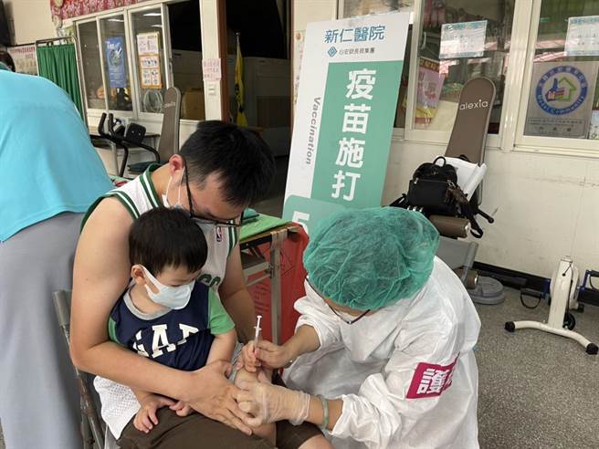 新竹縣衛生局呼籲符合資格的民眾施打第2劑追加劑。（新竹縣府提供／邱立雅竹縣傳真）