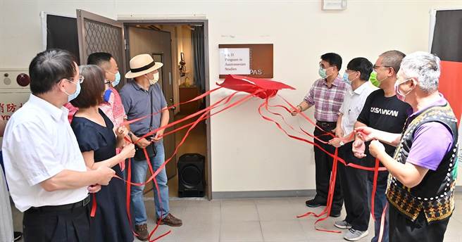 国立台东大学南岛文化研究所博士班揭牌，成为全台第1个以南岛文化为研究主题的博士班。（国立台东大学提供／蔡旻妤台东传真）