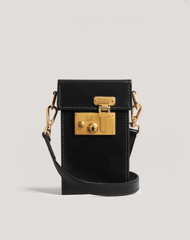 dunhill Lock黑色硬壳包，6万5500元。(dunhill 提供）