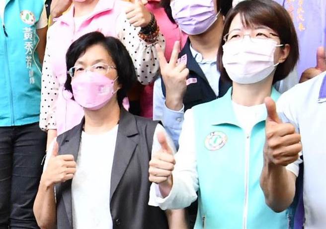 彰化县长王惠美和民进党提名黄秀芳，形成女女对决。（吴敏菁摄）