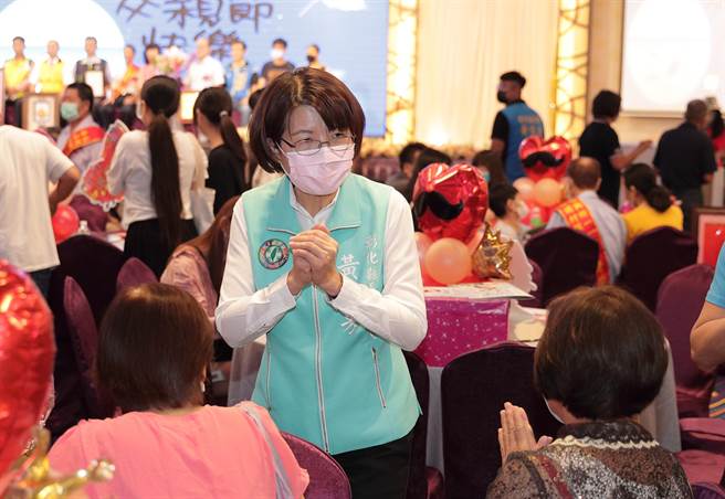 民进党提名彰化县长候选人黄秀芳８日参加福兴乡父亲节表扬活动。（黄秀芳竞选总部提供／吴敏菁彰化传真）