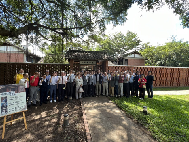 东海书房邀请杰出校友蔡其昌分享新书，为年度活动揭开序幕。(照片/东海大学提供)