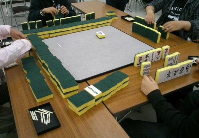 日本網友突發奇想，將菜瓜布製成超靜音麻將。（圖／翻攝自推特@isaki68k）