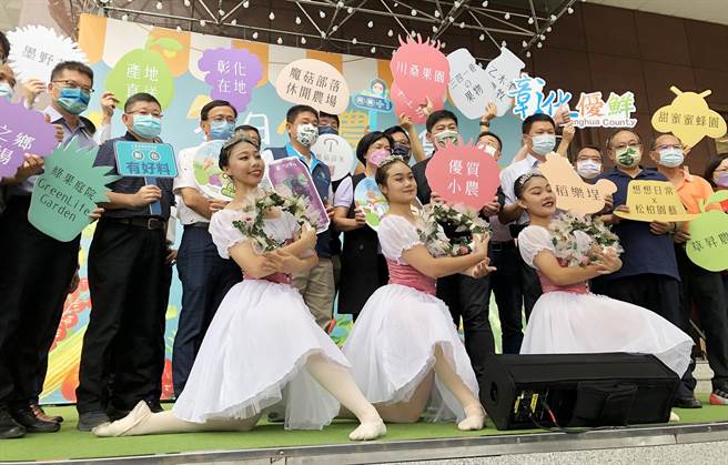 彰化縣各農會代表熱情參與，中友百貨推廣彰化農特產活動。（中友百貨提供／陳世宗台中傳真）