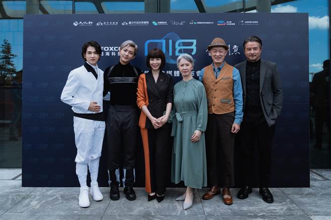 石知田（左起）、炎亚纶、天心、李璇、金士杰、李铭顺出席开镜仪式暨首波媒体发布会。（金禾创意提供）