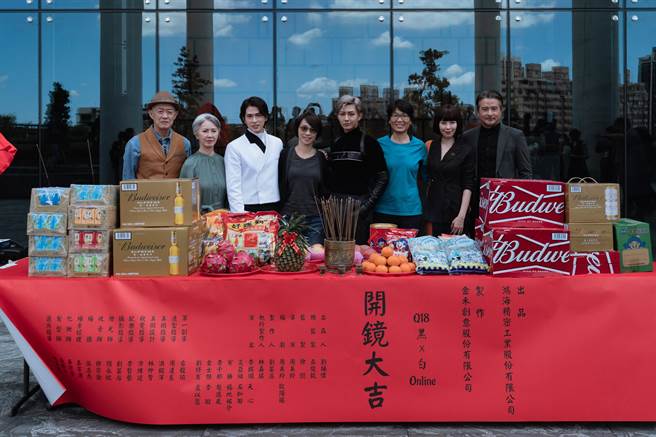 金士杰（左起）、李璇、石知田、导演周美玲、炎亚纶、制作人刘芸后、天心、李铭顺出席开镜仪式暨首波媒体发布会。（金禾创意提供）