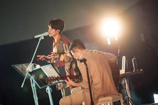 吴青峰今在高雄卫武营开唱。（环球音乐提供）