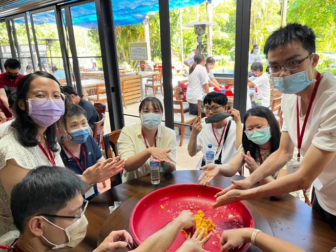 新北市民政局6日举办今年第一场单身联谊活动，配对率高达5成，创歷史新高纪录。（新北市民政局提供／张志康新北传真）