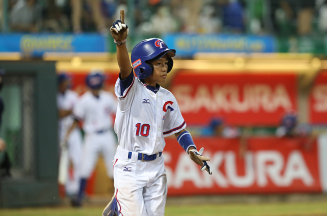 队长陈恩3局下以阳春全垒打带动中华队反攻。（中华棒协提供）