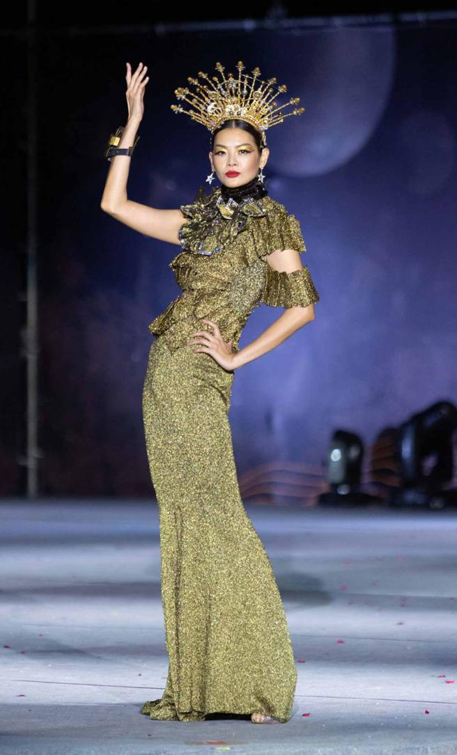 伊林名模林嘉绮演绎潘怡良GIOIA PAN作品。（吴松和摄）