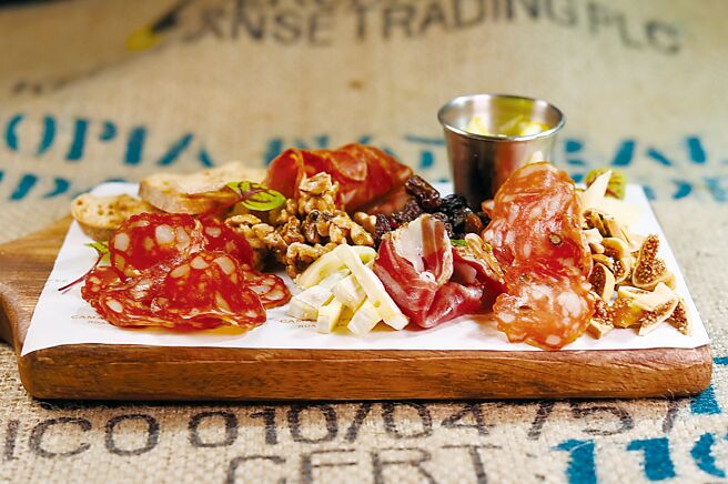 〈Chill大拼盘〉是夏天最佳下酒菜。图／姚舜